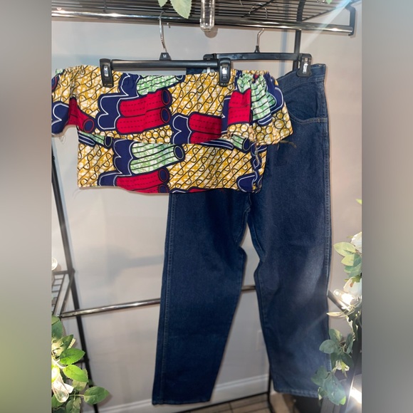 Old school jeans with a flowey crop top - Picture 4 of 4